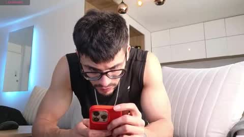 phantom_bigger1 online show from November 24, 1:22 pm