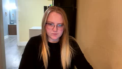 PhatAssBlond online show from February 5, 11:50 pm