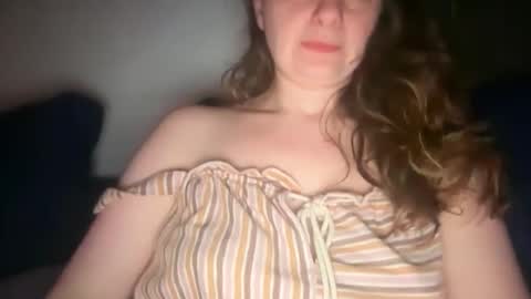 Snapshot of pheobetiger chatting on May 29, 4:43 am Pheobe Tiger online show from May 29, 4:43 am
