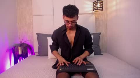 Milo online show from June 13, 11:35 pm