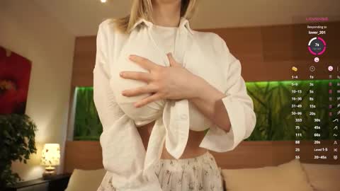 Bella online show from October 28, 5:59 pm