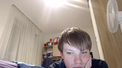 phillip25y online show from April 1, 9:23 pm