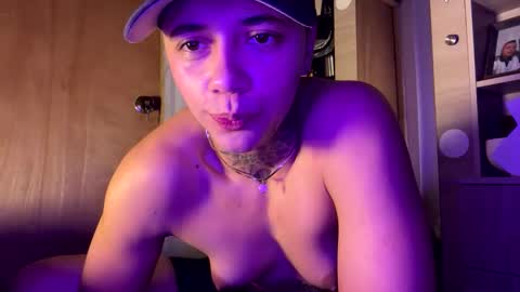 Snapshot of phillip_brownn chatting on November 9, 12:47 pm PHILLIP online show from November 9, 12:47 pm