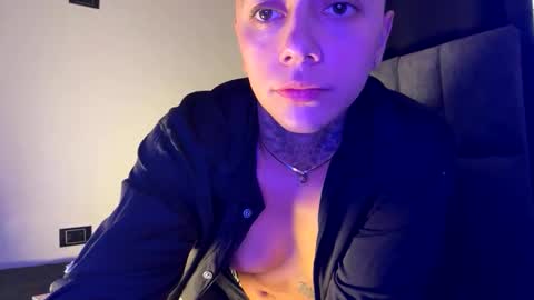 Snapshot of phillip_brownn chatting on December 3, 12:25 pm PHILLIP online show from December 3, 12:25 pm