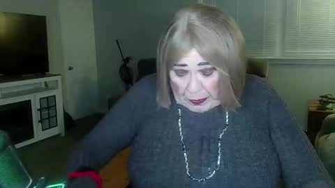 Snapshot of phillyguy195601 chatting on February 17, 12:40 am Geri online show from February 17, 12:40 am