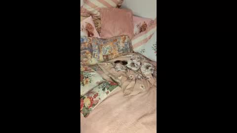 Snapshot of philos1979 chatting on May 2, 11:43 pm philos1979 online show from May 2, 11:43 pm