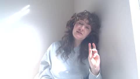 sophie online show from February 1, 4:00 pm