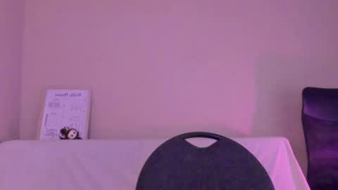 Snapshot of phoenixx_x chatting on April 7, 7:58 pm phoenixx_x online show from April 7, 7:58 pm