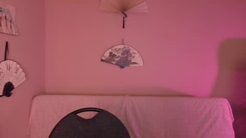 Snapshot of phoenixx_x chatting on June 4, 12:33 pm phoenixx_x online show from June 4, 12:33 pm