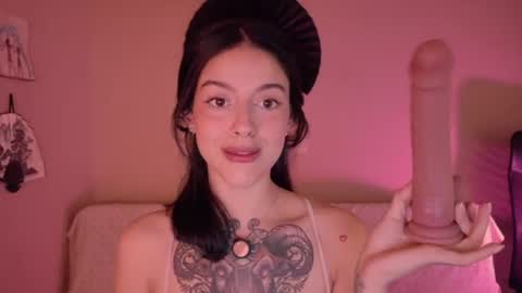 Snapshot of phoenixx_x chatting on June 10, 12:15 pm phoenixx_x online show from June 10, 12:15 pm