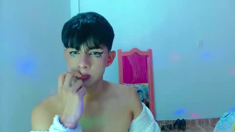Snapshot of phuwin_bj chatting on June 4, 5:13 am phuwin online show from June 4, 5:13 am