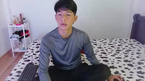 phuwin online show from July 8, 11:15 am