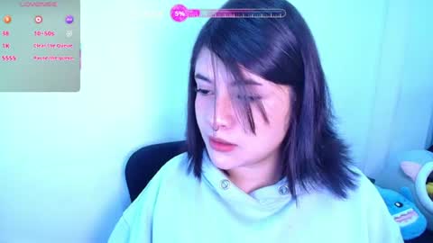 phylavell_ online show from August 7, 11:18 pm