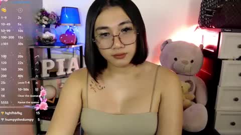 Snapshot of pia_worthsback chatting on February 7, 2:04 pm Pia online show from February 7, 2:04 pm