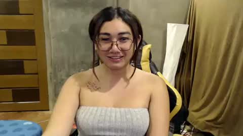 Snapshot of pia_worthsback chatting on October 21, 8:09 pm Pia online show from October 21, 8:09 pm