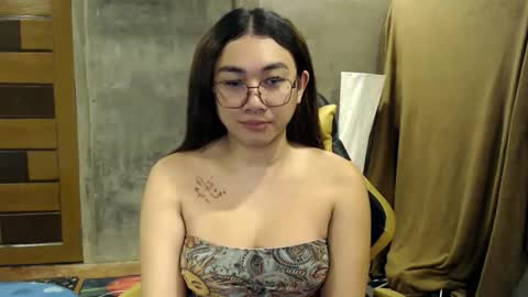 Snapshot of pia_worthsback chatting on October 31, 2:18 pm Pia online show from October 31, 2:18 pm