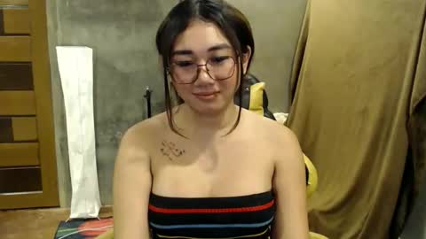 Snapshot of pia_worthsback chatting on November 12, 12:00 am Pia online show from November 12, 12:00 am