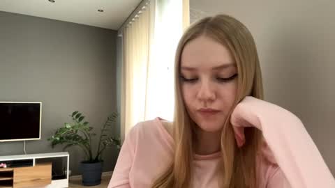 Snapshot of piastonesifer chatting on June 12, 11:14 pm Kristie online show from June 12, 11:14 pm