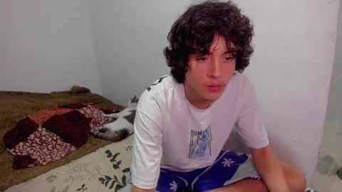 picaszomilos350 online show from November 22, 11:15 pm