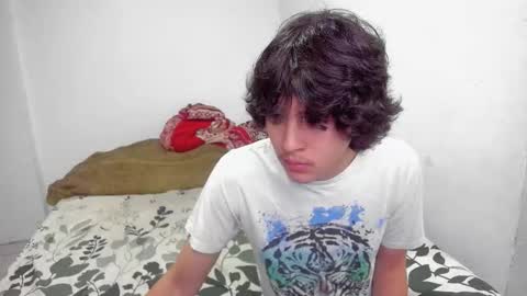 picaszomilos350 online show from November 24, 11:21 am