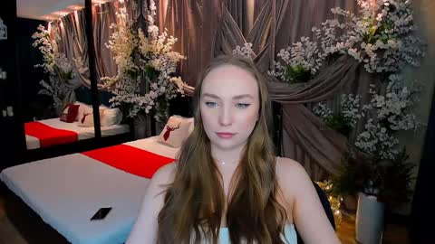 Emelie online show from December 18, 1:12 pm