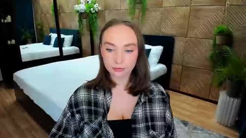 Emelie online show from September 16, 4:08 pm