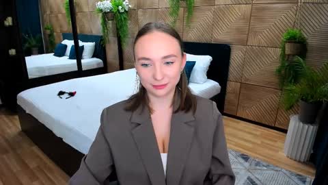 Emelie online show from September 19, 4:29 pm