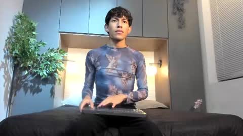 Snapshot of pierre_leroy_ chatting on July 19, 3:43 am Pierre Leroy online show from July 19, 3:43 am