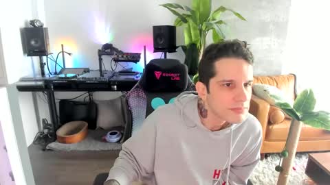 Snapshot of pierrefitch chatting on February 27, 8:09 pm Pierre Fitch online show from February 27, 8:09 pm