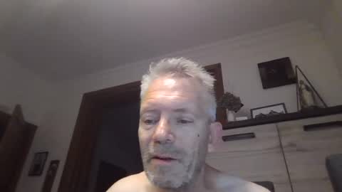 pigeonlover978192 online show from June 26, 9:52 pm