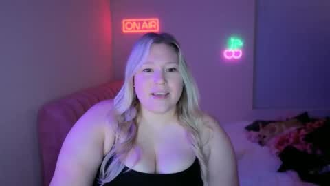 Snapshot of piggyrose chatting on January 8, 1:30 am Piggy Rose online show from January 8, 1:30 am