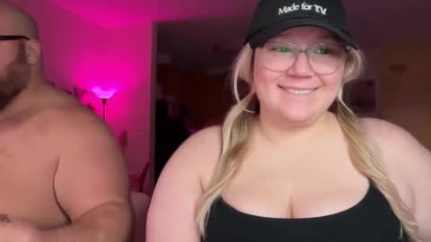 Snapshot of piggyrose chatting on February 6, 12:15 am Piggy Rose online show from February 6, 12:15 am