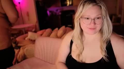 Snapshot of piggyrose chatting on February 7, 1:31 am Piggy Rose online show from February 7, 1:31 am