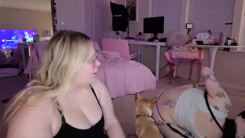 Piggy Rose online show from April 3, 12:30 am