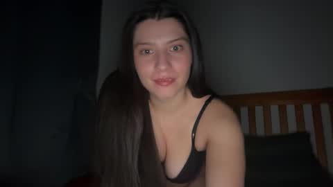 Snapshot of piink_mila chatting on June 24, 3:16 am Mila online show from June 24, 3:16 am