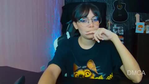 Snapshot of piixiie_d_oll chatting on October 9, 2:53 am Andrea G online show from October 9, 2:53 am