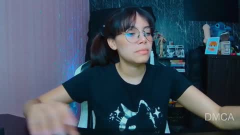 Snapshot of piixiie_d_oll chatting on October 16, 2:45 am Andrea G online show from October 16, 2:45 am