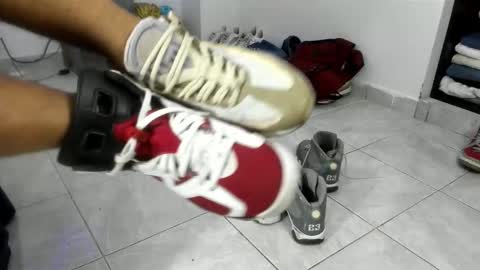 pikoro_gomez online show from December 18, 1:11 am