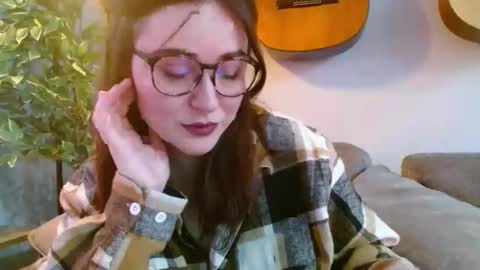 Snapshot of pillogoddess chatting on November 30, 12:25 am PilloGoddess online show from November 30, 12:25 am