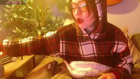 Snapshot of pillogoddess chatting on December 15, 5:12 am PilloGoddess online show from December 15, 5:12 am