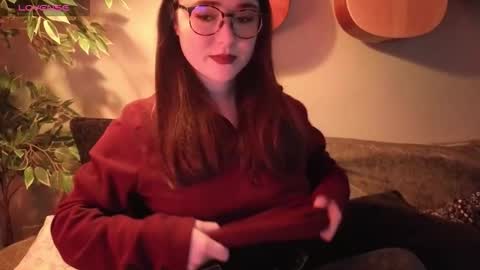 Snapshot of pillogoddess chatting on March 13, 10:33 am PilloGoddess online show from March 13, 10:33 am