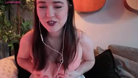 Snapshot of pillogoddess chatting on March 18, 6:16 am PilloGoddess online show from March 18, 6:16 am