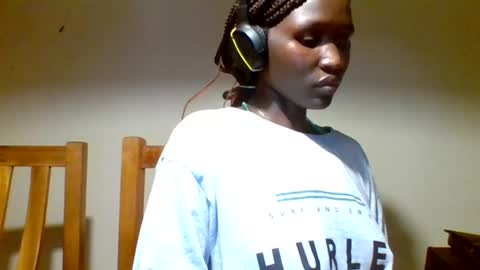 pinah1997 online show from August 1, 9:25 pm