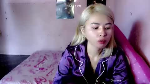 Snapshot of pinay_romancee chatting on February 13, 2:07 am pinay_romancee online show from February 13, 2:07 am