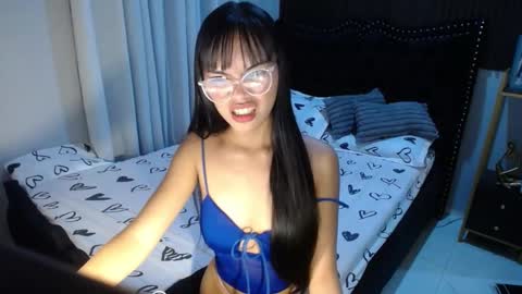 dee online show from February 22, 5:57 pm