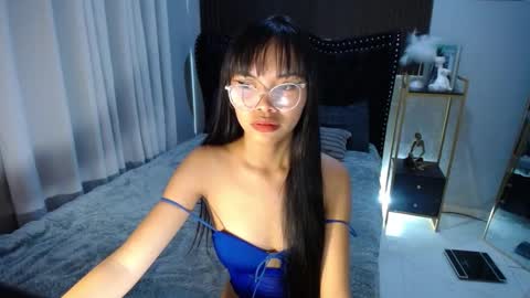 dee online show from March 7, 3:28 pm