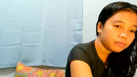 Snapshot of pinaysweetgirl_19 chatting on June 7, 6:17 am pinaysweetgirl_19 online show from June 7, 6:17 am