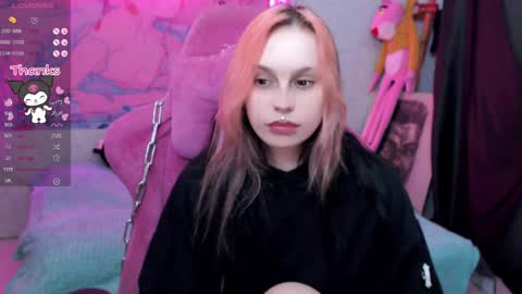 Snapshot of pineapple_dope chatting on April 9, 9:42 pm Nancy online show from April 9, 9:42 pm