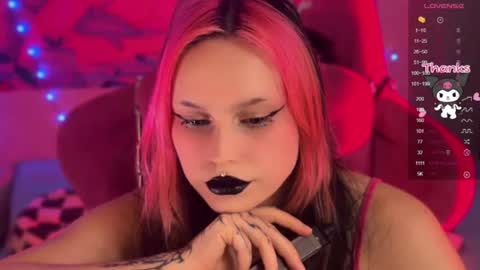 Snapshot of pineapple_dope chatting on July 6, 9:06 pm Nancy online show from July 6, 9:06 pm