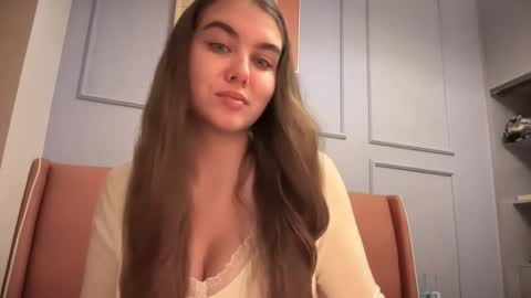 Susie online show from February 5, 9:19 pm